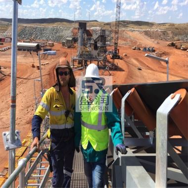 Visoko temperaturno odporen transportni trak